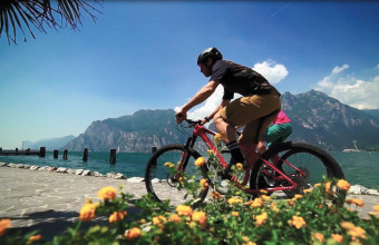 Imagefilm: Travelling around Lake Garda with the Westfalia bike carrier bikelander
